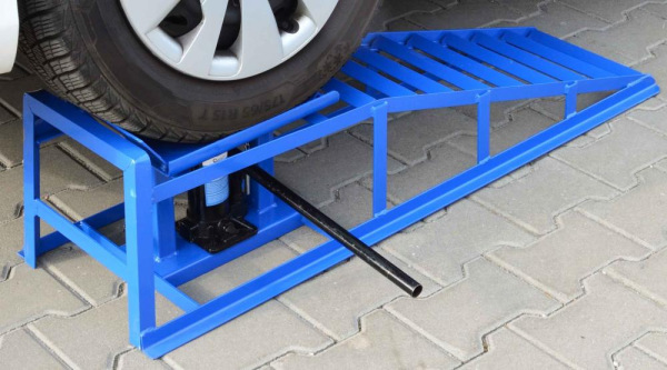 Nájazdová rampa pre úžitkové automobily s hydraul. zdvihákom, nosnosť 2 tony, 1 ks, GEKO 4
