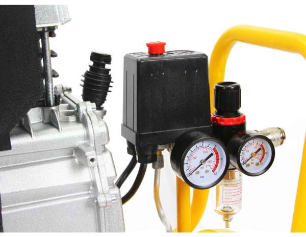 Kompresor olejový 1-piestový 1,5 kW, 216 l/min, 230V, vzdušník 24 litrov, HURAGAN 2