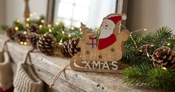 Dekorácia MagicHome Vianoce Woodeco, Santa v saniach, 19x15 cm 1
