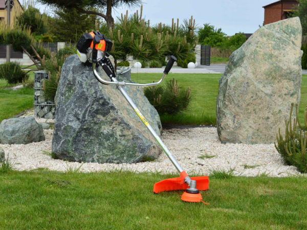 Krovinorez dvojtaktný, 42,7 cm3 JOHN GARDENER s príslušenstvom, GEKO 4