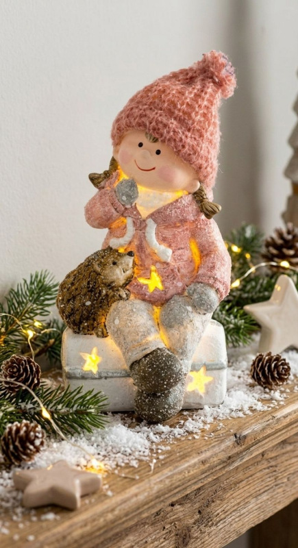 Postavička MagicHome Vianoce, Dievčatko sediac na taburetke s ježkom, 1 LED, polyresin, 10,5x10,5x19 1