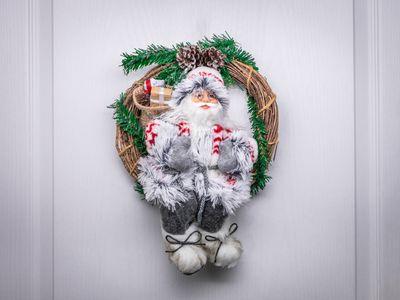 Dekorácia MagicHome Vianoce, Santa sediaci vo venci, veniec, 30 cm
