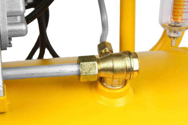 Kompresor olejový 1-piestový 1,5 kW, 220 l/min, 230V, vzdušník 50 litrov, HURAGAN 7