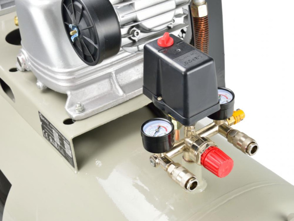 Kompresor olejový 3-piestový 4,0 kw, 400 V, 490 l/min, vzdušník 200 litrov, GEKO 12