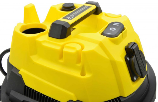 Vysávač priemyselný na sucho a na mokro 25l, so zásuvkou, s oklepom, 1800W, GEKO 16