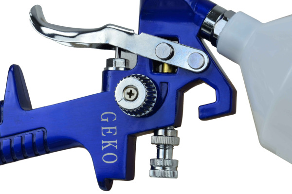 Striekacia pištoľ HVLP s hornou nádobkou 600ml, tryska 1.4mm, závit M16x1,5, GEKO 5
