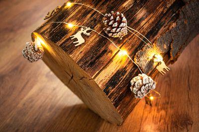 Reťaz MagicHome Vianoce Pine, 20x LED teplá biela, so zasneženými šiškami, 2xAA, jednoduché svieteni