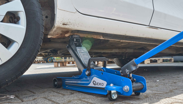 Zdvihák hydraulický pojazdný nízkoprofilový 2.500 kg, 85-385 mm, GEKO 18