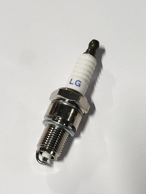 Zapaľovacia sviečka na motor pre kosačky QL41S-139, QL46P-139 a QL46P-139E