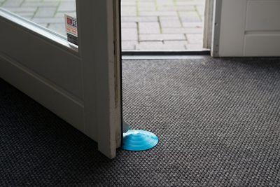 Zarážka dverí DOORSTOPPER, doraz, plastová zábrana za dvere, dverová na podlahu, mix farieb, Sellbox 9