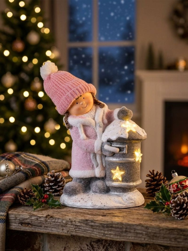 Dekorácia MagicHome Vianoce, Dievčatko so schránkou, 1 LED, 3xAA, keramika, 31x23x43 cm 1