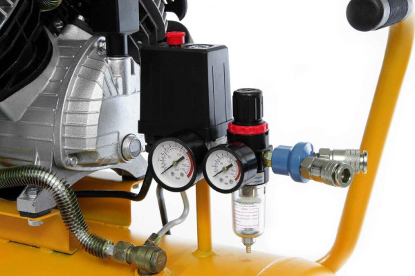 Kompresor olejový 2-piestový 2,2 kW, 530 l/min, 230V, vzdušník 100 litrov, HURAGAN 1