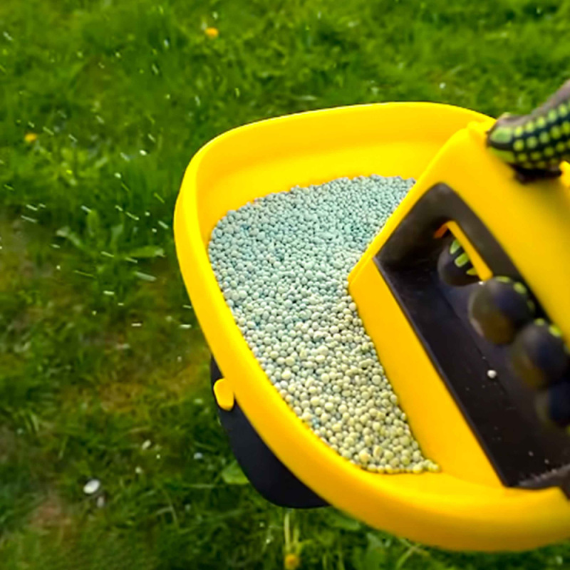 Akumulátorové rozmetadlo trávnikového semena a hnojív, objem 2,7 litra, GEKO 6
