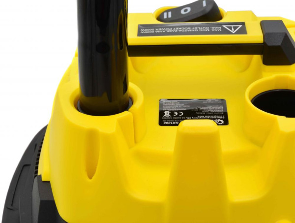 Vysávač priemyselný na sucho a na mokro 25l, so zásuvkou, s oklepom, 1800W, GEKO 11